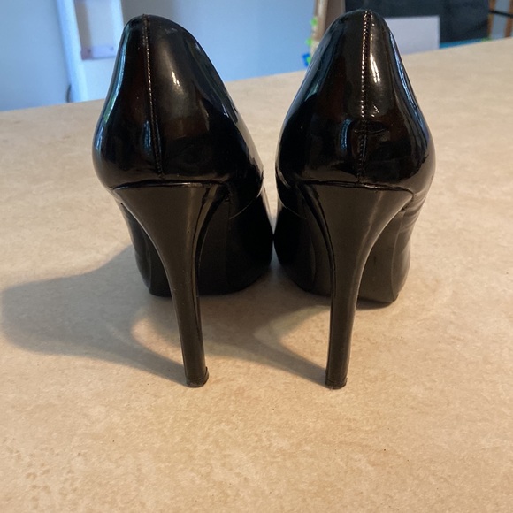 Worn Jules + James Black Pumps, 7 - Picture 2 of 7
